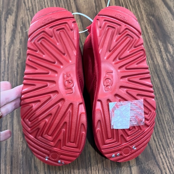 UGG Red Kids Shoes size 3 - Picture 5 of 7